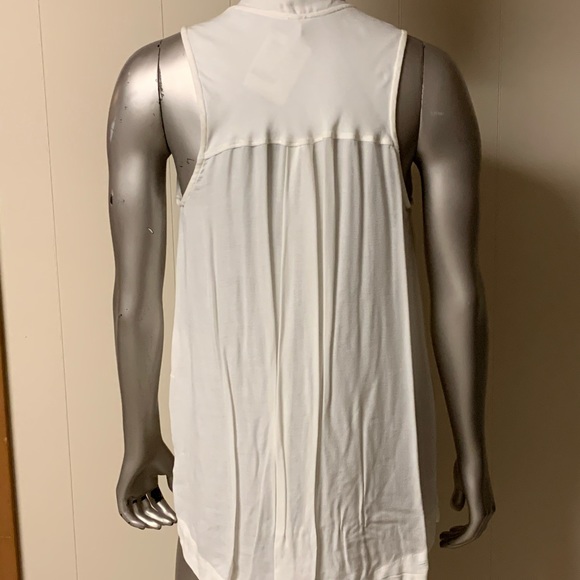 Sleeveless top - Picture 2 of 3